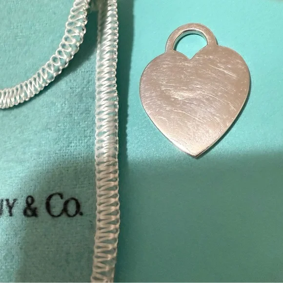 Tiffany & Co. Heart “Please Return To” Pendant - Picture 3 of 10